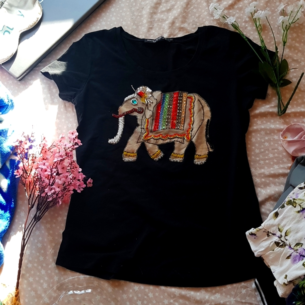 A Medium black Dolce & Gabbana shirt